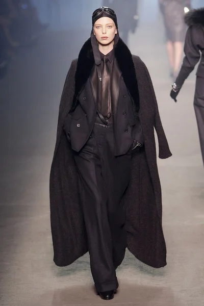 Look 10